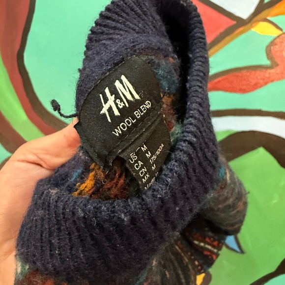 H&M Women’s Blue and Orange Patterned Crewneck Outdoors Cozy Sweater - Picture 3 of 4